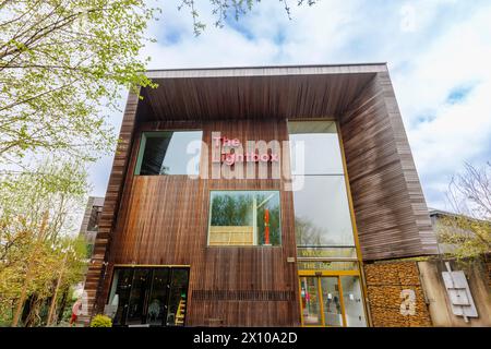 The Lightbox, eine moderne lokale Kunstgalerie, Kulturzentrum und Ausstellungsraum im Stadtzentrum von Woking, einer Stadt in Surrey, England Stockfoto