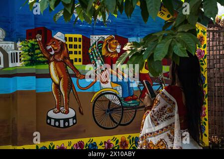 Bangla Noborsho 2024 feiert das bengalische Neujahr in Bangladesch und Westbengalen. Zu den Festlichkeiten gehören kulturelle Veranstaltungen, traditionelle Speisen und V Stockfoto