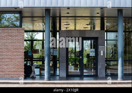 Ixelles, Region Brüssel-Hauptstadt - Belgien - 04 13 2020 Fassade des Zentrums für säkulare Aktion an der ULB-Universität Stockfoto