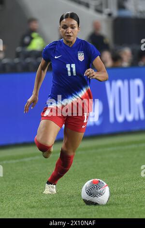 Columbus, Ohio, Usa. April 2024. Die US-Stürmerin Sophia Smith (11) führt den Ball gegen Kanada im Endspiel des SHeBelieves Cup in Columbus, Ohio, USA. Quelle: Brent Clark/Alamy Live News Stockfoto