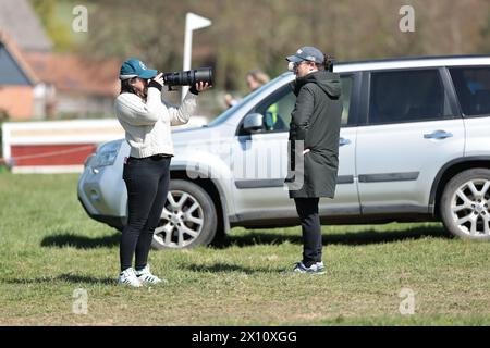 Burnham Market, Norfolk, Großbritannien. April 2024. Fotograf Tilly Berendt bei den Burnham Market International Horse Trials am 14. April 2024, Burnham Market, Großbritannien (Foto von Maxime David - MXIMD Pictures) Credit: MXIMD Pictures/Alamy Live News Stockfoto