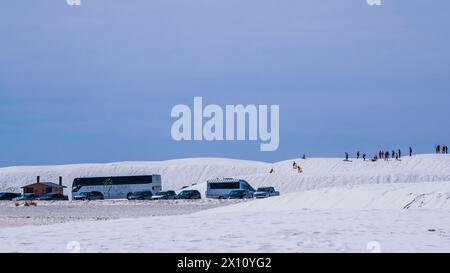 Parkplatz in den Dünen, White Sands National Park, Alamogordo, New Mexico. Stockfoto