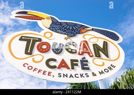 Harvest Caye Island Belize, Norwegian Joy Cruise Line Schiff, 7-tägige Karibikroute, privates Privatbesitz, Schilderwerbung, Toucan Cafe Coffee, VI Stockfoto