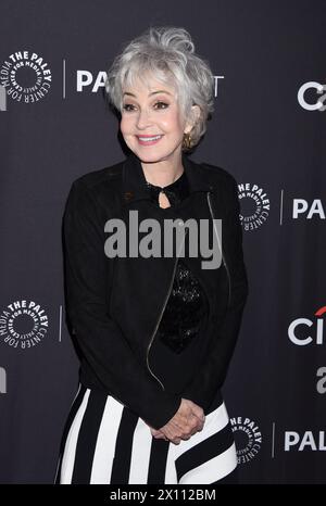 Hollywood, USA. April 2024. Annie Potts kam am 14. April 2024 zum PaleyFest 2024 – „Young Sheldon“ im Dolby Theatre in Hollywood, KALIFORNIEN. © Janet Gough/AFF-USA.COM Credit: AFF/Alamy Live News Stockfoto