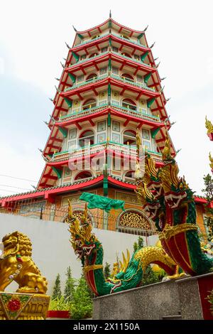 Kanchanaburi, Thailand, Wat Tham Khao Noi und Wat Tham Suea, chinesische und thailändische Tempel in der Provinz Kanchanaburi Stockfoto