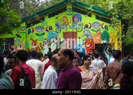 Bangladesch. April 2024. Bangla Noborsho 2024 feiert das bengalische Neujahr in Bangladesch und Westbengalen. Zu den Feierlichkeiten gehören kulturelle Veranstaltungen, traditionelle Speisen und lebhafte Prozessionen. Das Bild wurde am 14. April 2024 aus Dhaka aufgenommen. (Kreditbild: © Md. Noor Hossain/Pacific Press via ZUMA Press Wire) NUR ZUR REDAKTIONELLEN VERWENDUNG! Nicht für kommerzielle ZWECKE! Stockfoto