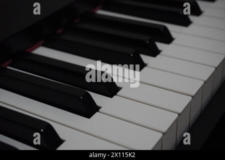 Schwarz / weiß Klaviertasten hautnah Stockfoto