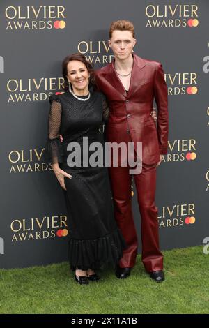 Dame Arlene Phillips nimmt an den Olivier Awards 2024 mit Mastercard in der Royal Albert Hall in London Teil. Stockfoto