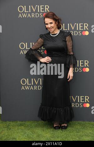 Dame Arlene Phillips nimmt an den Olivier Awards 2024 mit Mastercard in der Royal Albert Hall in London Teil. Stockfoto