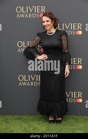 Dame Arlene Phillips nimmt an den Olivier Awards 2024 mit Mastercard in der Royal Albert Hall in London Teil. Stockfoto