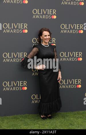 Dame Arlene Phillips nimmt an den Olivier Awards 2024 mit Mastercard in der Royal Albert Hall in London Teil. Stockfoto