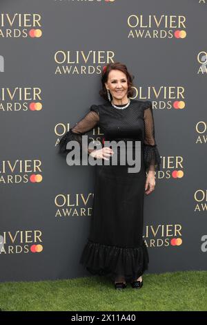 Dame Arlene Phillips nimmt an den Olivier Awards 2024 mit Mastercard in der Royal Albert Hall in London Teil. Stockfoto