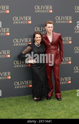 Dame Arlene Phillips nimmt an den Olivier Awards 2024 mit Mastercard in der Royal Albert Hall in London Teil. Stockfoto