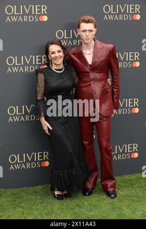 Dame Arlene Phillips nimmt an den Olivier Awards 2024 mit Mastercard in der Royal Albert Hall in London Teil. Stockfoto