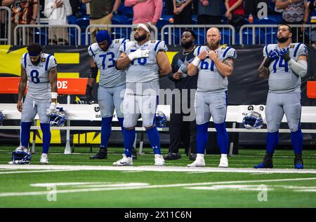 San Antonio, Texas, USA. April 2024. St. Louis Battlehawk-Spieler stehen für die Nationalhymne. (Kreditbild: © James Leyva/ZUMA Press Wire) NUR REDAKTIONELLE VERWENDUNG! Nicht für kommerzielle ZWECKE! Stockfoto