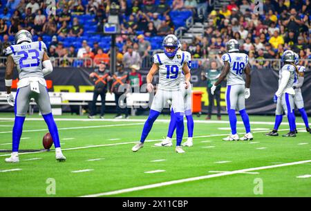 San Antonio, Texas, USA. April 2024. STL Battlehawks Line-Up für den Eröffnungsstart. (Kreditbild: © James Leyva/ZUMA Press Wire) NUR REDAKTIONELLE VERWENDUNG! Nicht für kommerzielle ZWECKE! Stockfoto