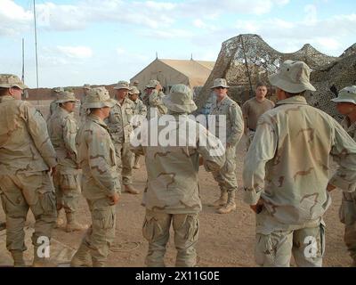 Soldaten der C-Kompanie, 2. Bataillon, 124. Infanterieregiment, mit dem 53. Infanterie-Brigade-Kampfteam im Irak, April 2003. Stockfoto