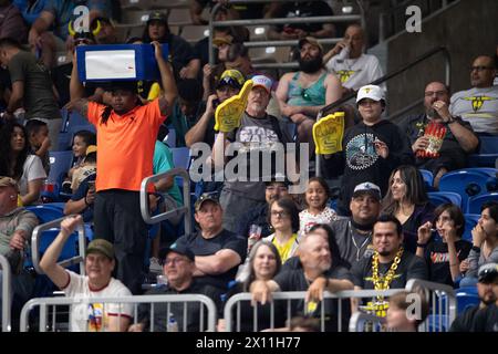 San Antonio, Texas, USA. April 2024. San Antonio Fans im Alamodome. (Kreditbild: © James Leyva/ZUMA Press Wire) NUR REDAKTIONELLE VERWENDUNG! Nicht für kommerzielle ZWECKE! Stockfoto