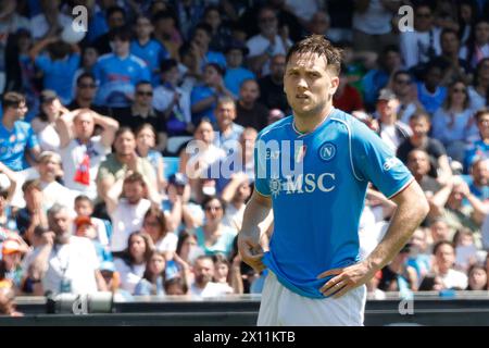 Piotr Zielinski aus Neapel sieht beim Fußball-Spiel der Serie A SSC Napoli gegen Frosinone Calcio FC Stadio Maradona am 14. April 2024 in Neapel an. Stockfoto