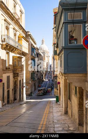 Valletta, Malta, 03. April 2024. Spaziergang durch die engen Gassen des Stadtzentrums Stockfoto