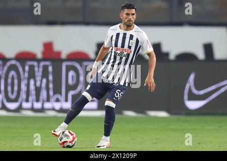 Lima, Peru. April 2024. Carlos Zambrano von Alianza Lima spielte am 14. April 2024 im Nacional Stadium in Lima, Peru, während des Liga-1-Spiels zwischen Alianza Lima und Atletico Grau. (Foto: Miguel Marrufo/PRESSINPHOTO) Credit: PRESSINPHOTO SPORTS AGENCY/Alamy Live News Stockfoto