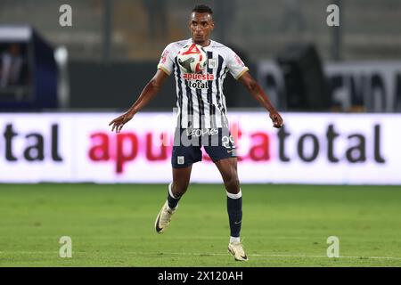 Lima, Peru. April 2024. Jiovany Ramos von Alianza Lima spielte am 14. April 2024 im Nacional Stadium in Lima, Peru, während des Liga-1-Spiels zwischen Alianza Lima und Atletico Grau. (Foto: Miguel Marrufo/PRESSINPHOTO) Credit: PRESSINPHOTO SPORTS AGENCY/Alamy Live News Stockfoto