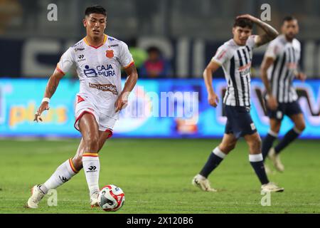 Lima, Peru. April 2024. Freddy Oncoy aus Atletico Grau spielte am 14. April 2024 im Nacional Stadium in Lima, Peru, während des Liga-1-Spiels zwischen Alianza Lima und Atletico Grau. (Foto: Miguel Marrufo/PRESSINPHOTO) Credit: PRESSINPHOTO SPORTS AGENCY/Alamy Live News Stockfoto