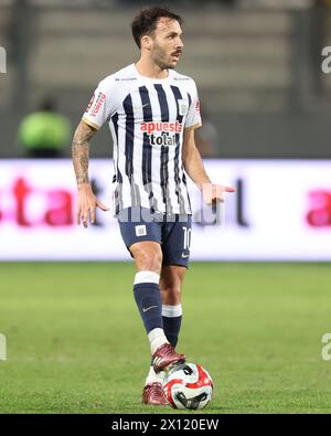 Lima, Peru. April 2024. Sebastian Rodriguez von Alianza Lima spielte während des Liga-1-Spiels zwischen Alianza Lima und Atletico Grau am 14. April 2024 im Nacional Stadium in Lima, Peru. (Foto: Miguel Marrufo/PRESSINPHOTO) Credit: PRESSINPHOTO SPORTS AGENCY/Alamy Live News Stockfoto