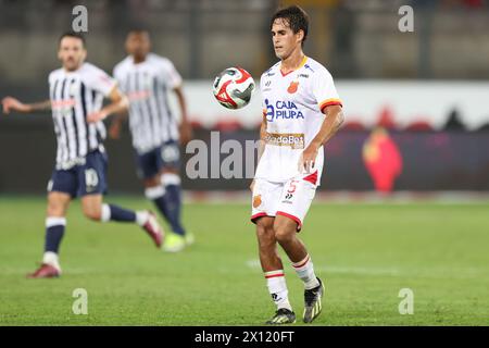 Lima, Peru. April 2024. Rafael Guarderas aus Atletico Grau spielte am 14. April 2024 im Nacional Stadium in Lima, Peru, während des Liga-1-Spiels zwischen Alianza Lima und Atletico Grau. (Foto: Miguel Marrufo/PRESSINPHOTO) Credit: PRESSINPHOTO SPORTS AGENCY/Alamy Live News Stockfoto