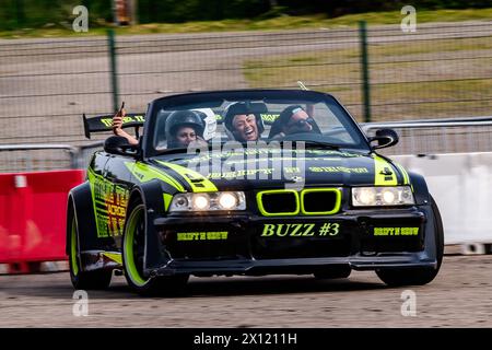 © Arnaud BEINAT/Maxppp. 14.04.2024, Metz, Lorraine, Grand EST, Frankreich. Démonstration de drift vu durant le Salon Metz Auto Passion qui s'EST tenu à Metz (Moselle, Grand EST) les 13 et 14 avril 2024. ENGLISCHER BILDUNTERSCHRIFT : Drift-Ausstellung, die während der Metz Auto Passion Ausstellung zu sehen ist, die in der französischen Stadt Metz (östlich von Frankreich) am 13. Und 14. April 2024 besucht wird. Quelle: MAXPPP/Alamy Live News Stockfoto