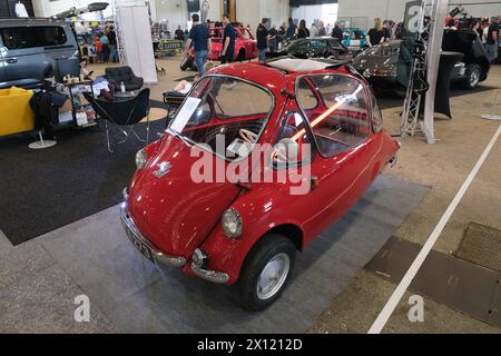 © Arnaud BEINAT/Maxppp. 14.04.2024, Metz, Lorraine, Grand EST, Frankreich. Voiture Opel Kabine DE 1957 vue durant le Salon Metz Auto Passion qui s'EST tenu à Metz (Mosel, Grand EST) les 13 et 14 avril 2024. ENGLISCHE BILDUNTERSCHRIFT : Opel Kabine Car von 1957, das während der Metz Auto Passion Ausstellung zu sehen ist, die in der französischen Stadt Metz (östlich von Frankreich) am 13. Und 14. April 2024 zu sehen ist. Quelle: MAXPPP/Alamy Live News Stockfoto