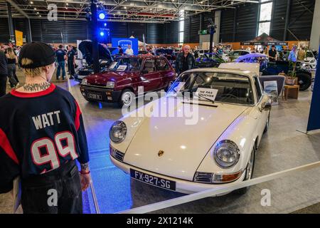 © Arnaud BEINAT/Maxppp. 14.04.2024, Metz, Lorraine, Grand EST, Frankreich. Porsche et autres voitures vues durant le Salon Metz Auto Passion qui s'EST tenu à Metz (Mosel, Grand EST) les 13 et 14 avril 2024. ENGLISCHE BILDUNTERSCHRIFT : Porsche und andere Autos, die während der Ausstellung von Metz Auto Passion in der französischen Stadt Metz (östlich von Frankreich) am 13. Und 14. April 2024 zu sehen sind. Quelle: MAXPPP/Alamy Live News Stockfoto