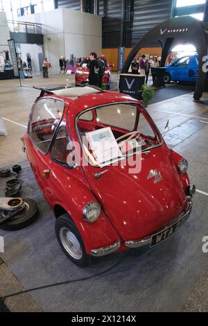 © Arnaud BEINAT/Maxppp. 14.04.2024, Metz, Lorraine, Grand EST, Frankreich. Voiture Opel Kabine DE 1957 vue durant le Salon Metz Auto Passion qui s'EST tenu à Metz (Mosel, Grand EST) les 13 et 14 avril 2024. ENGLISCHE BILDUNTERSCHRIFT : Opel Kabine Car von 1957, das während der Metz Auto Passion Ausstellung zu sehen ist, die in der französischen Stadt Metz (östlich von Frankreich) am 13. Und 14. April 2024 zu sehen ist. Quelle: MAXPPP/Alamy Live News Stockfoto