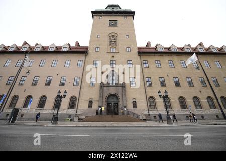 Stockholm, Schweden. April 2024. Die Hauptverhandlung gegen den ehemaligen syrischen Brigadegeneral Mohammed Hamo, dem vorgeworfen wird, Kriegsverbrechen in Syrien im Jahr 2012 beizutragen, beginnt am 15. April 2024 am Stockholmer Bezirksgericht in Schweden.Foto: Oscar Olsson/TT/Code 12046 Credit: TT News Agency/Alamy Live News Stockfoto