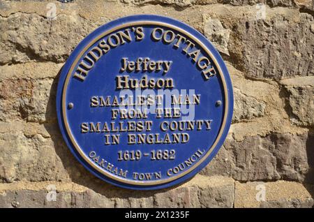 Eine blaue Plakette auf Jeffrey Hudsons Hütte in Oakham, Rutland. Er war Hofzwerg der Königin Henrietta und als Lord Minimus bekannt. 1619 - 1682 Stockfoto