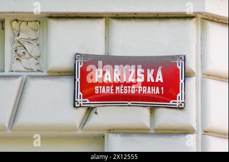 Avenue Parizska. Die luxuriöseste Adresse in Prag. Viele Luxusboutiquen und Marken befinden sich in dieser Straße. Stockfoto