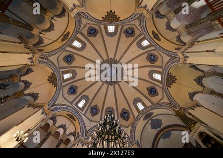 Istanbul, Kücük-Aya-Sofya-Moschee, sog. Kleine Hagia Sophia, (Vorläuferbau von S. Vitale in Ravenna und Dom zu Aachen), Blick in die Kuppel des Oktogo Stockfoto