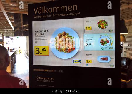 IKEA Food - Restaurant bzw Schwedenrestaurant, aktuelle Angebote der Speisekarte *** Ikea Food Restaurant oder schwedisches Restaurant, aktuelle Angebote auf der Speisekarte Stockfotografie