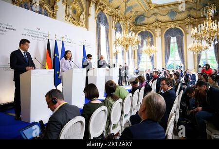Paris, Frankreich. April 2024. Annalena Baerbock (2. L), Deutschlands Außenminister Stephane Sejourne (2. R), Frankreichs Außenminister Josep Borrell (R), hoher Vertreter der Europäischen Union für auswärtige Angelegenheiten, und Janez Lenarcic (L), EU-Kommissar für Krisenmanagement, sprechen auf einer Pressekonferenz vor dem Ministertreffen zur Unterstützung von Friedensinitiativen für den Sudan. Quelle: Bernd von Jutrczenka/dpa/Alamy Live News Stockfoto