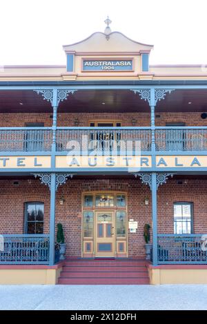 Historische Hotelfassade, Imlay Street, Hotel Australasia, Eden, New South Wales, Australien Stockfoto