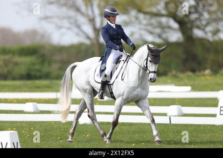 Burnham Market, Großbritannien. April 2024. Zara Tindall nimmt heute an den Barefoot Retreats Burnham Market International Horse Trials Teil und reitet mit Classicals Euro Star in der Dressurdisziplin der dreitägigen Veranstaltung in Norfolk. Quelle: Paul Marriott/Alamy Live News Stockfoto