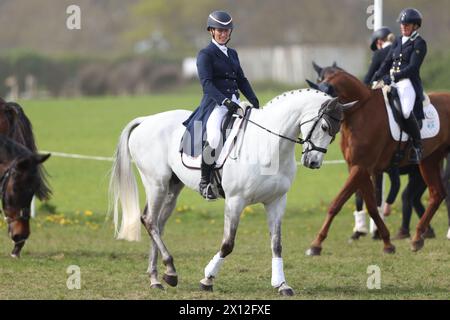 Burnham Market, Großbritannien. April 2024. Zara Tindall nimmt heute an den Barefoot Retreats Burnham Market International Horse Trials Teil und reitet mit Classicals Euro Star in der Dressurdisziplin der dreitägigen Veranstaltung in Norfolk. Quelle: Paul Marriott/Alamy Live News Stockfoto