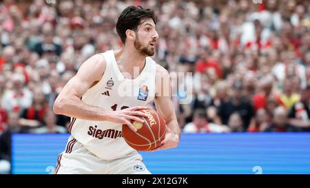 Leandro Bolmaro (FC Bayern München, 10) GER, Würzburg, 14.04.2024, Basketball, BBL, Würzburg Baskets - FC Bayern München Basketball, Credit: HMB Media/Heiko Becker/Alamy Live News, Stockfoto