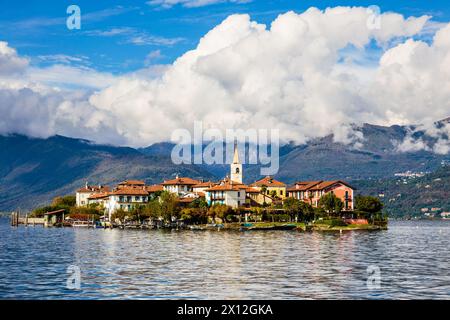 Wunderschöne aussicht auf Isola dei Pescatori, eine der borromäischen Inseln im Lago Maggiore, norditalien Stockfoto