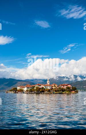 Wunderschöne aussicht auf Isola dei Pescatori, eine der borromäischen Inseln im Lago Maggiore, norditalien Stockfoto