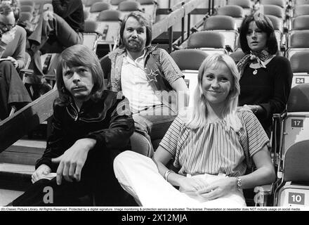 ABBA. Eine schwedische Popgruppe, die zu den beliebtesten und erfolgreichsten Musikgruppen aller Zeiten zählt. Die Mitglieder von ABBA: Anni-Frid Lyngstad, Benny Andersson, Agnetha Fältskog und Björn Ulvaeus 1976 Stockfoto