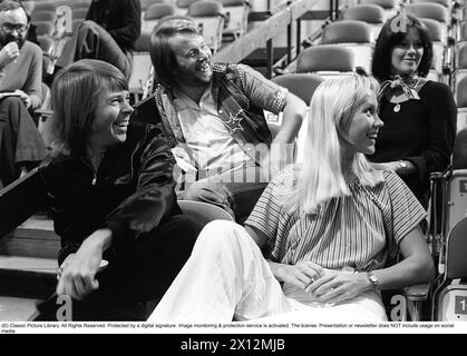 ABBA. Eine schwedische Popgruppe, die zu den beliebtesten und erfolgreichsten Musikgruppen aller Zeiten zählt. Die Mitglieder von ABBA: Anni-Frid Lyngstad, Benny Andersson, Agnetha Fältskog und Björn Ulvaeus 1976 Stockfoto