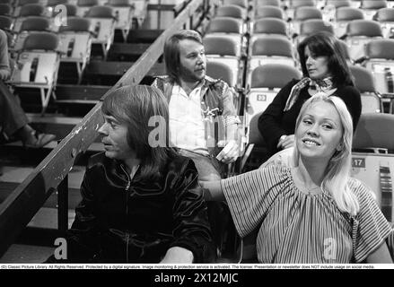 ABBA. Eine schwedische Popgruppe, die zu den beliebtesten und erfolgreichsten Musikgruppen aller Zeiten zählt. Die Mitglieder von ABBA: Anni-Frid Lyngstad, Benny Andersson, Agnetha Fältskog und Björn Ulvaeus 1976 Stockfoto