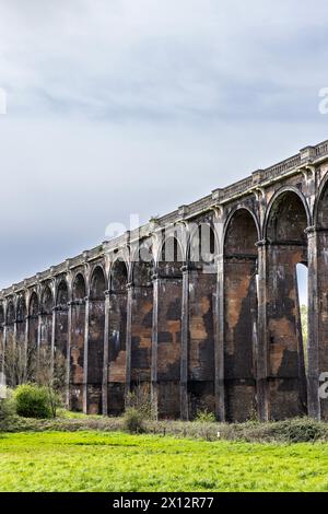 Das Ouse Valley Viaduct aus dem 19. Jahrhundert in der Nähe von Balcombe, West Sussex, England Stockfoto