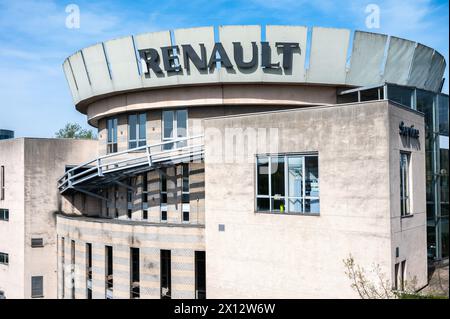 Ixelles, Brüssel, Belgien - 13. April 2024 - legendärer Hauptsitz des Automobilunternehmens Renaut Stockfoto